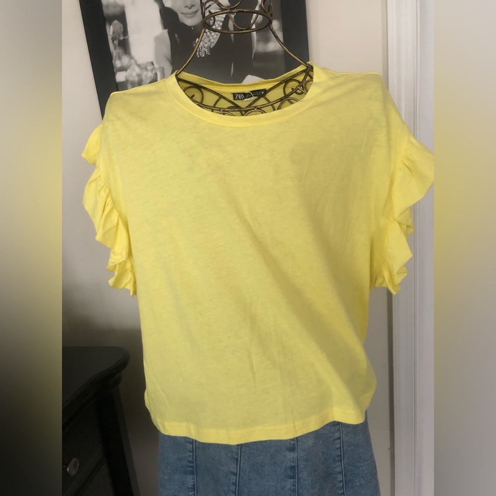 Yellow crop like top with ruffle sleeves